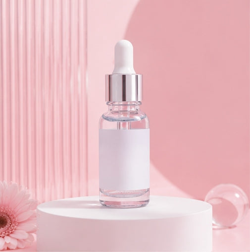 Sérum Microspicule Lumivae sur podium rose