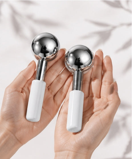 Ice Globes Lumivae tenus en main, format ergonomique