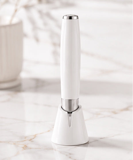 Wand Contour des Yeux Lumivae posé sur son socle